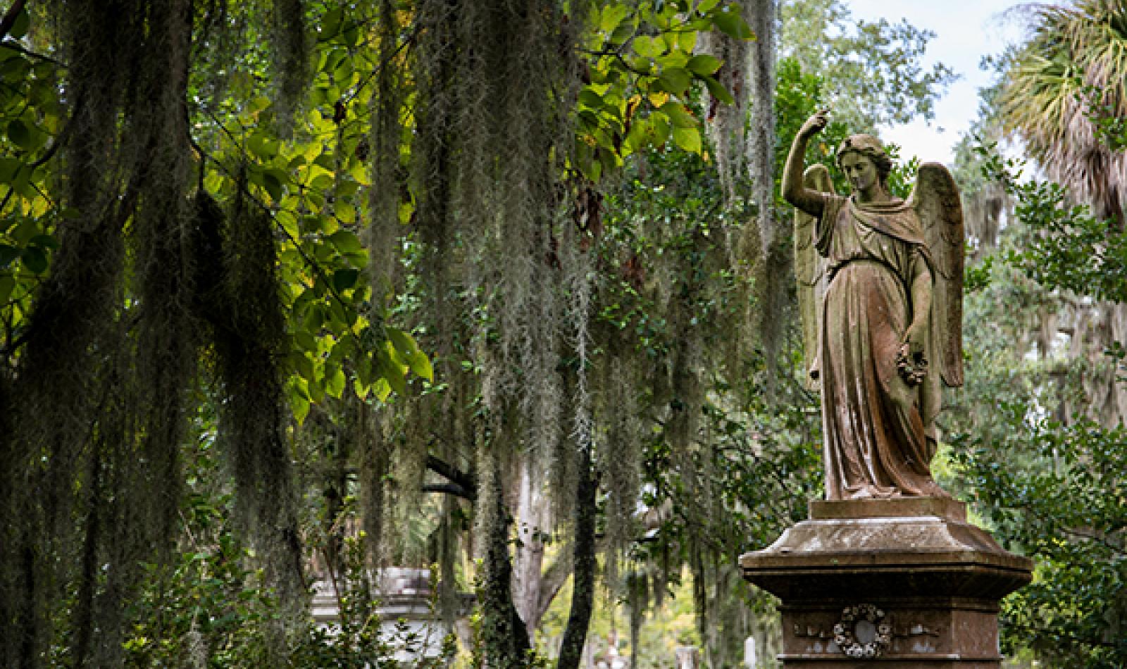 Ghost Tours Savannah Georgia: Cemetary Statue